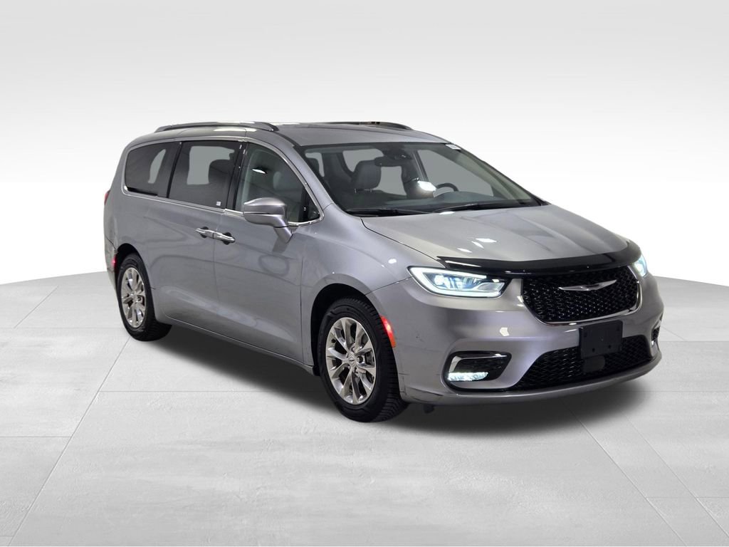 Used 2021 Chrysler Pacifica Touring-L w/ Uconnect Theater Family Group FWD image 19