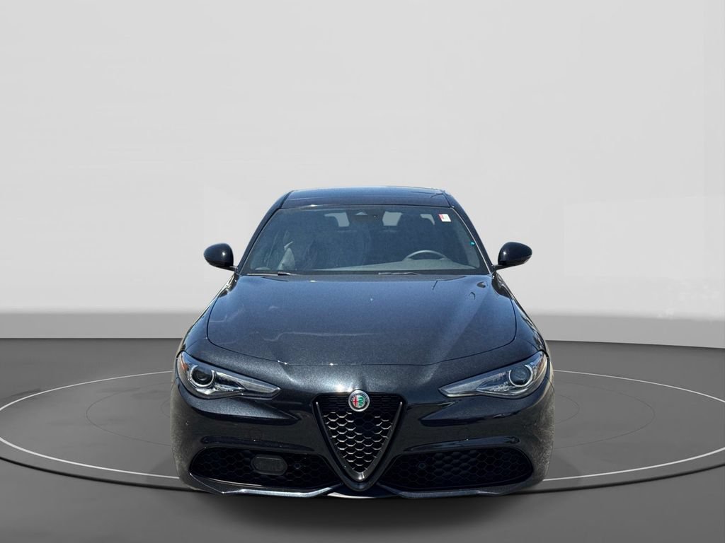 Used 2023 Alfa Romeo Giulia Veloce RWD image 2