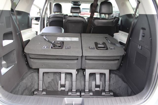 Used 2024 Kia Carnival EX image 38