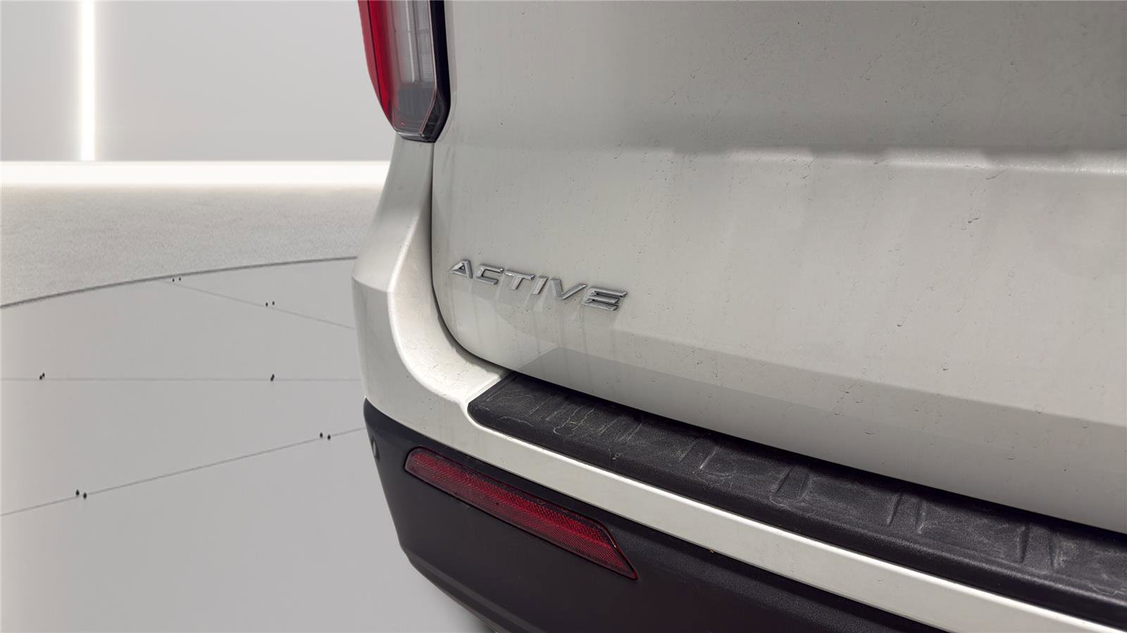 Used 2025 Ford Explorer Active image 33