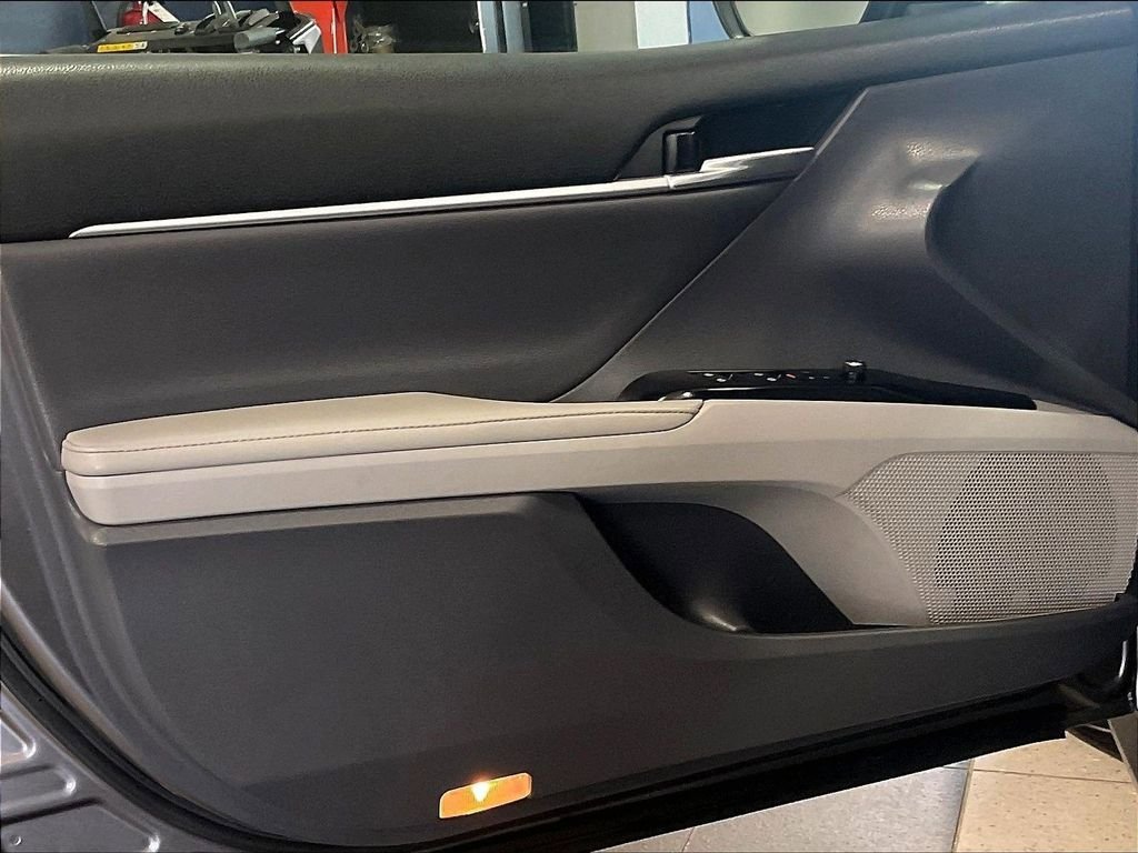 Used 2019 Toyota Camry XLE FWD image 9