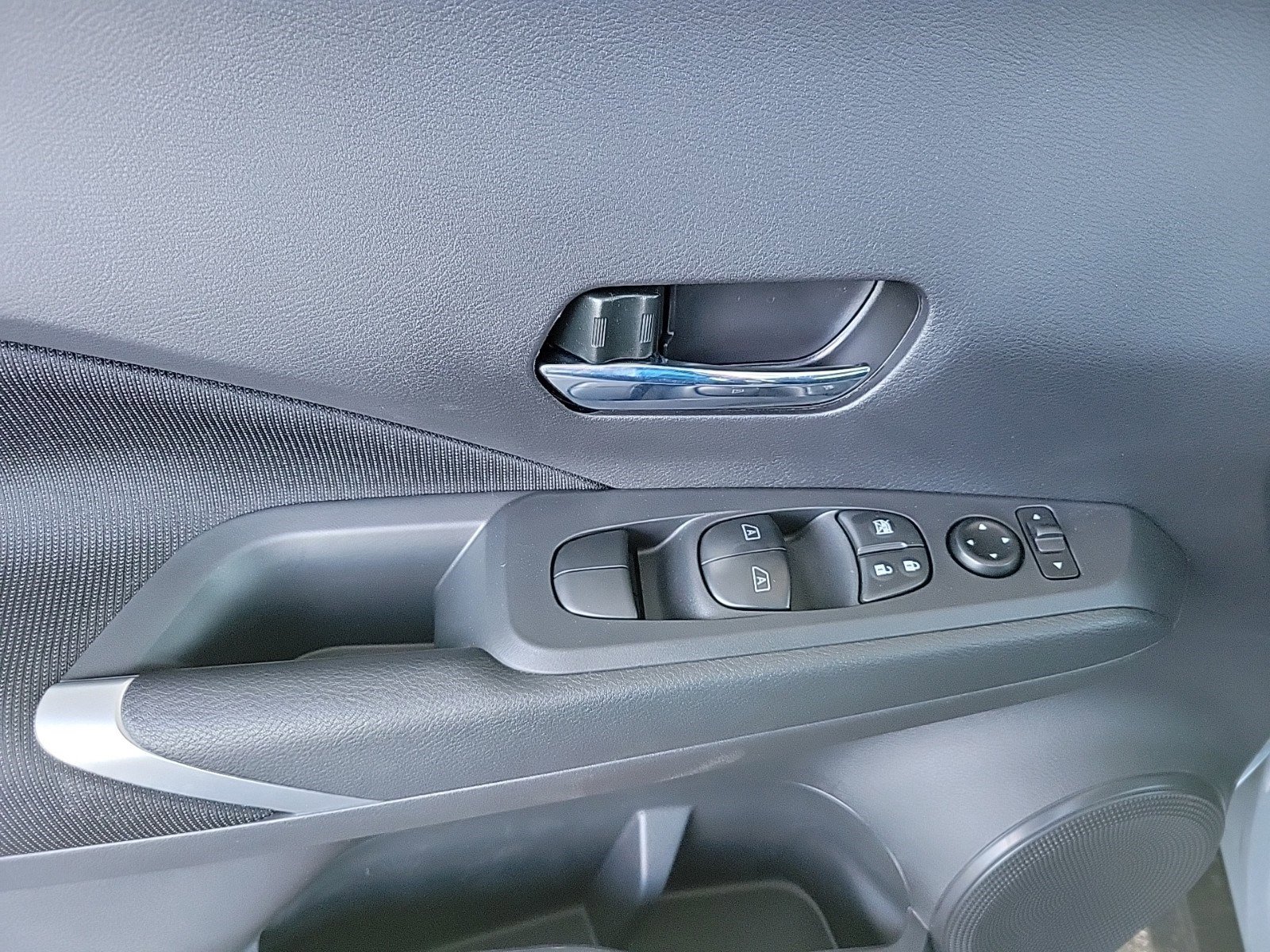 New 2024 Nissan Kicks SV w/ Interior Electronics Package image 15