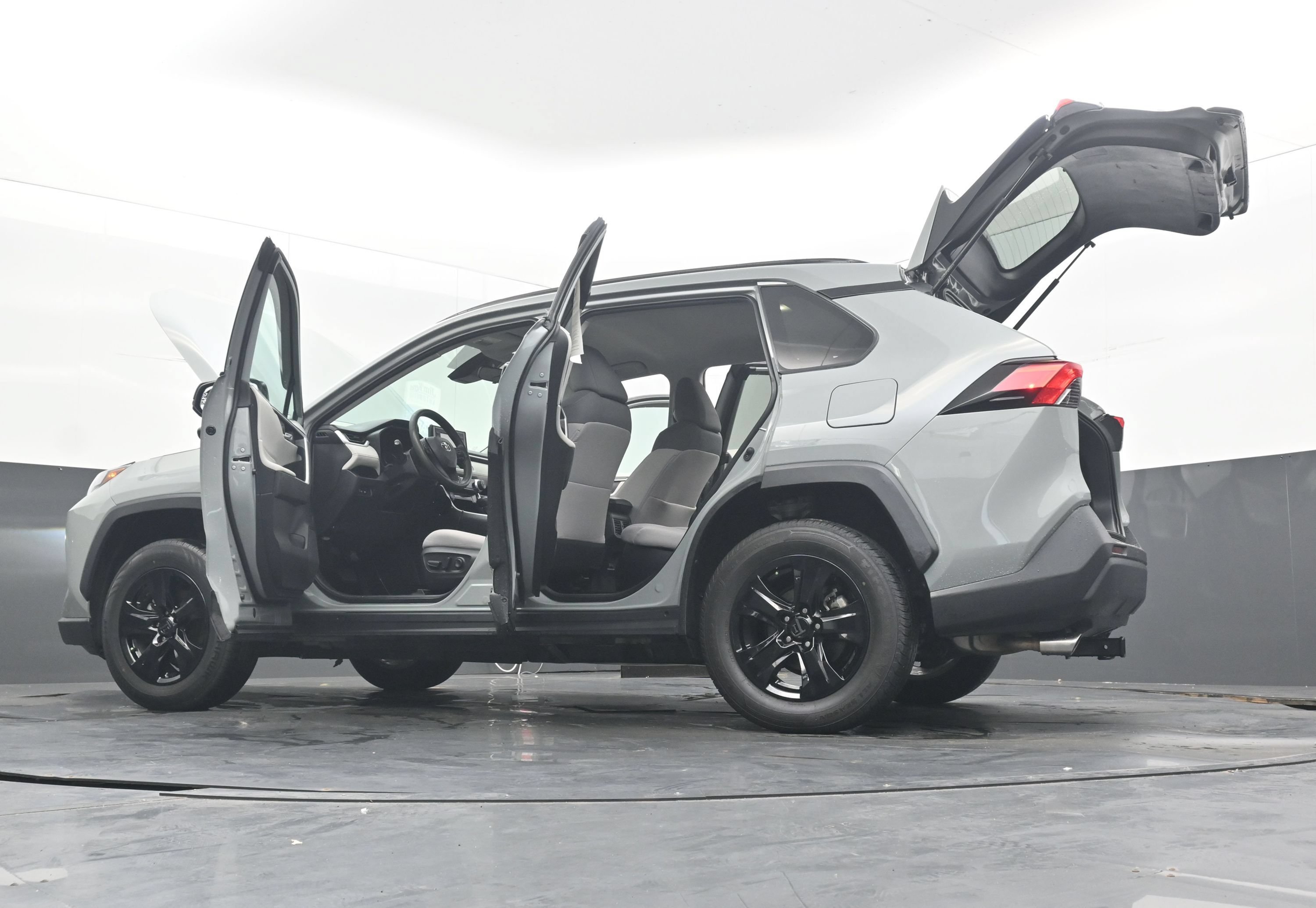Used 2022 Toyota RAV4 XLE AWD/4WD image 43