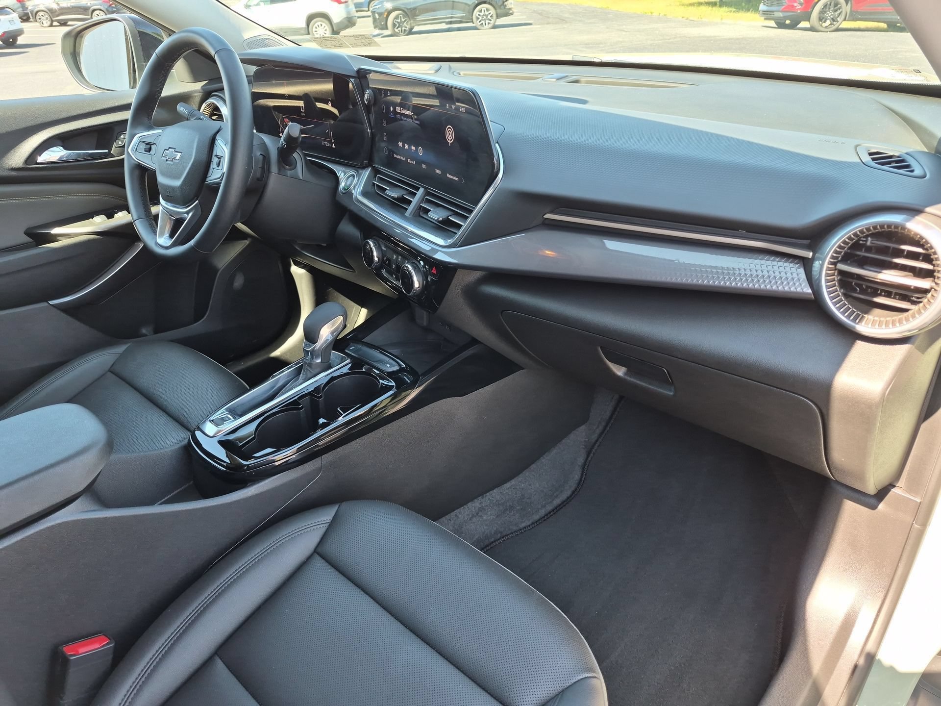 Used 2025 Chevrolet Trax ACTIV w/ Sunroof Package FWD image 28