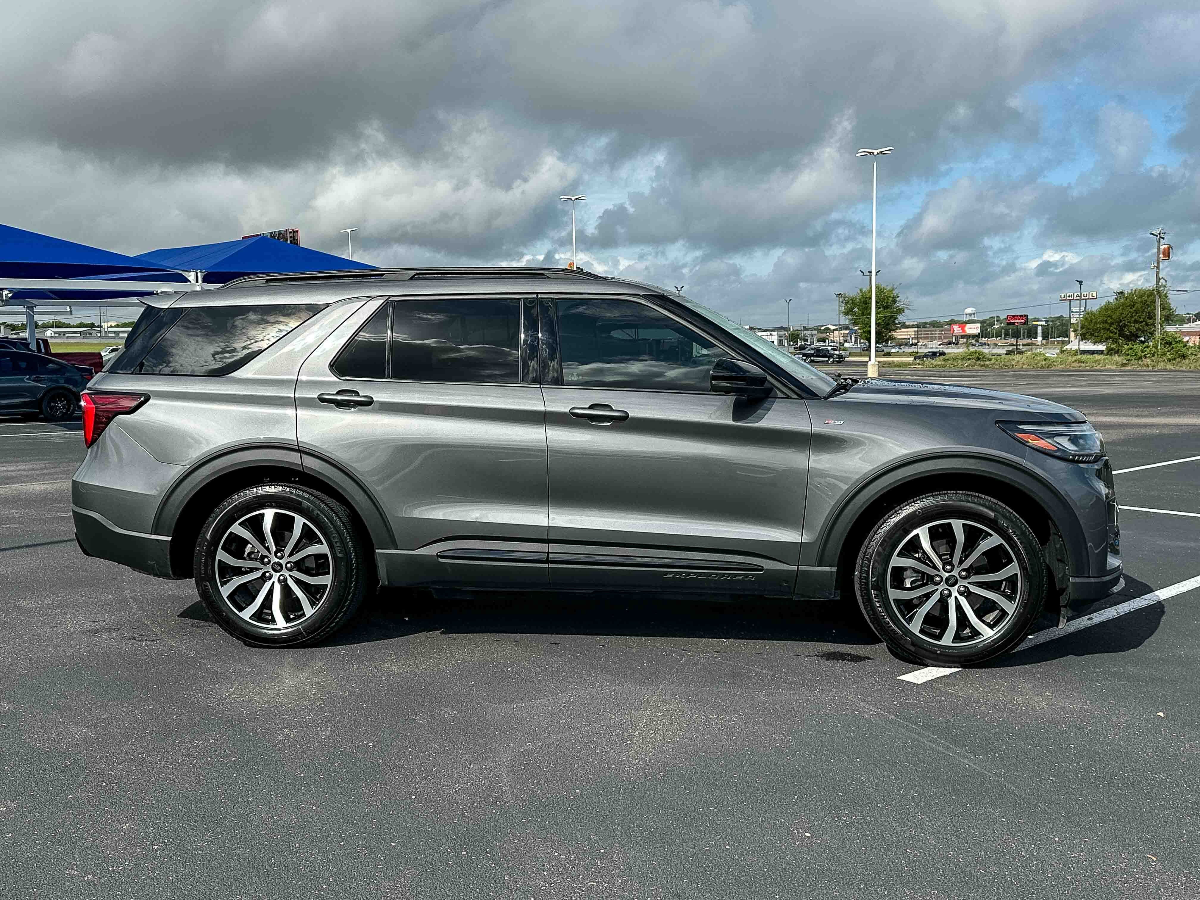 Used 2025 Ford Explorer ST-Line image 5