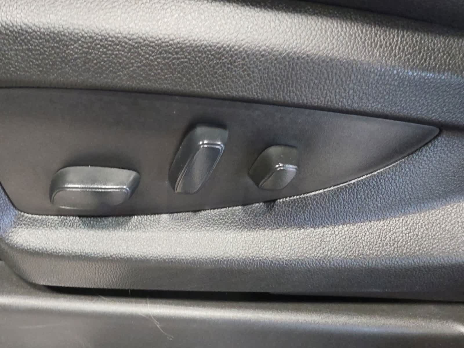 Used 2018 Chevrolet Tahoe LT AWD/4WD image 16