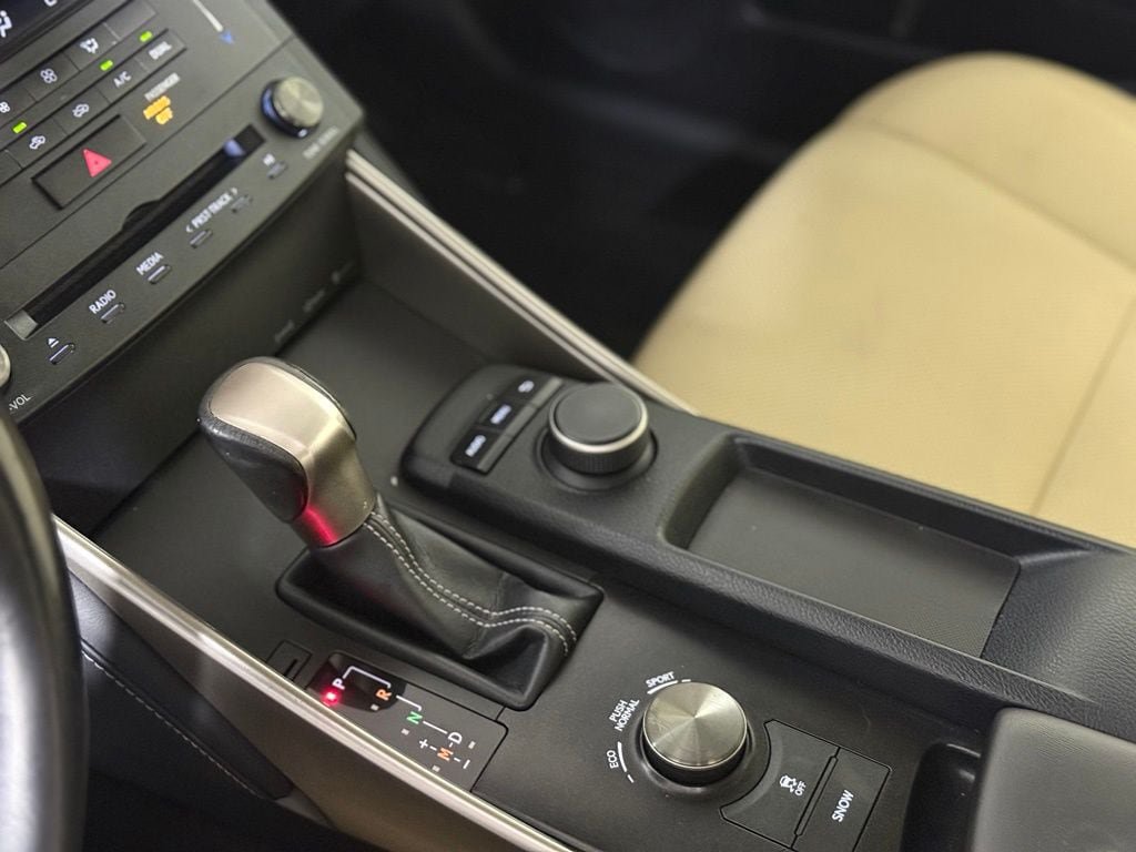 Used 2016 Lexus IS 200t RWD image 17