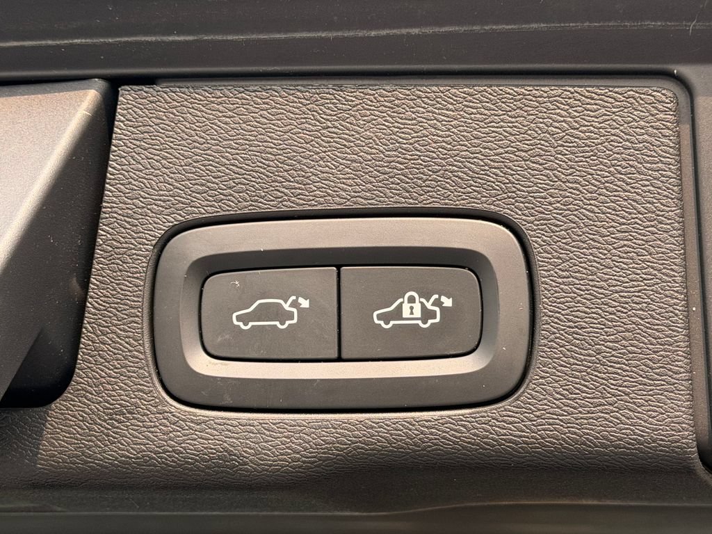 Certified 2023 Volvo XC60 T8 Core AWD/4WD image 20