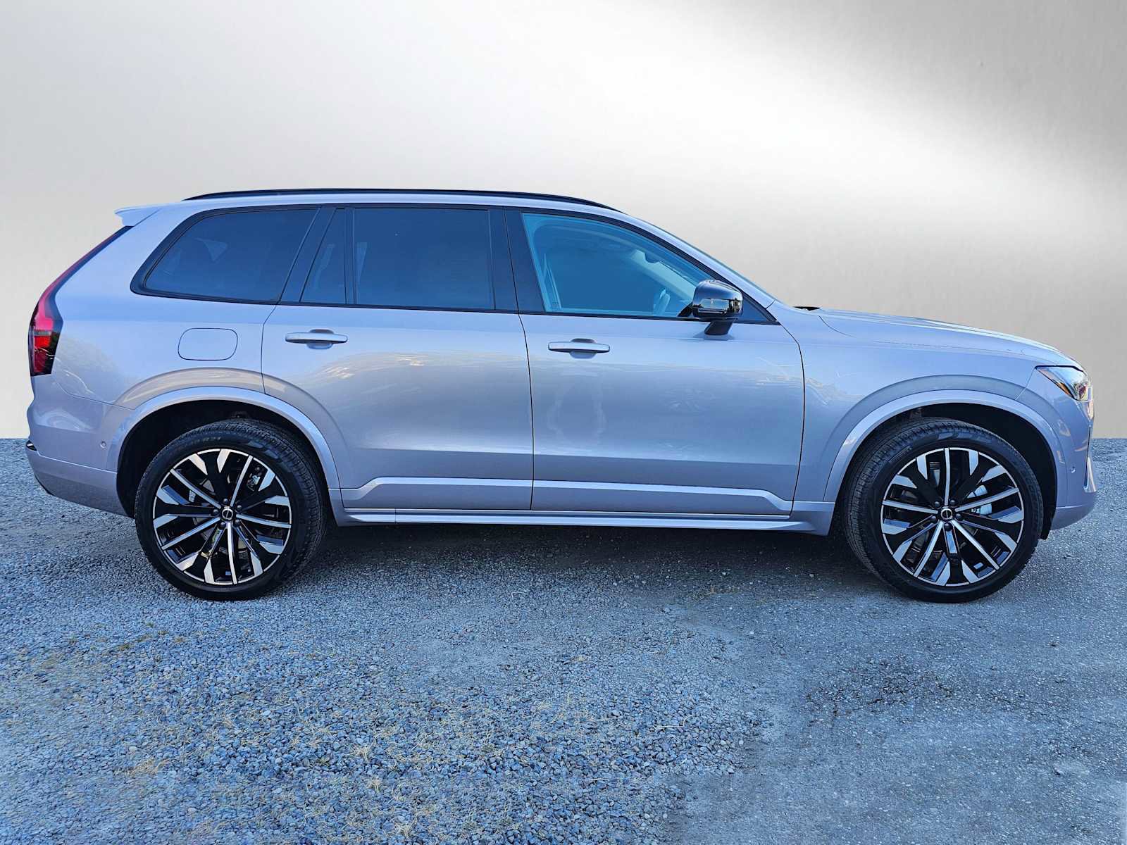 New 2026 Volvo XC90 B6 Ultra w/ Protection Package image 8