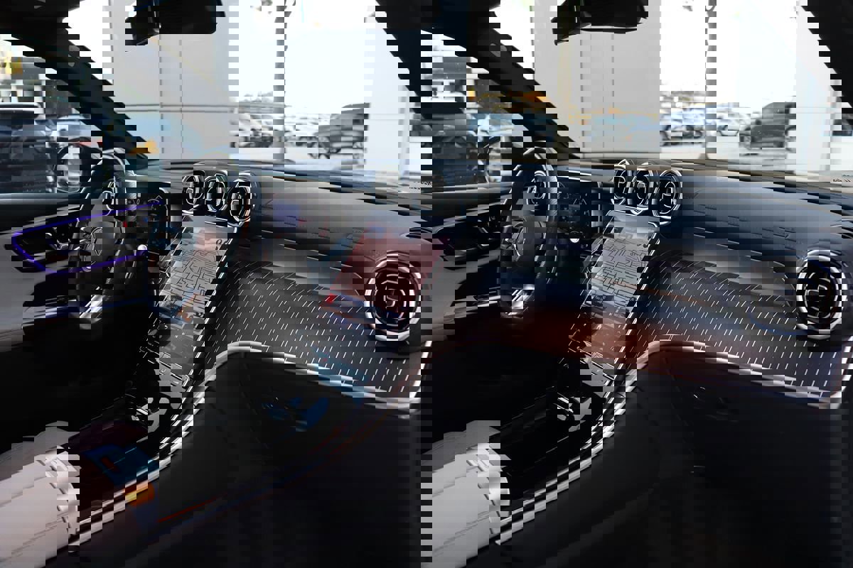 Used 2024 Mercedes-Benz GLC 300 4MATIC w/ AMG Line image 14