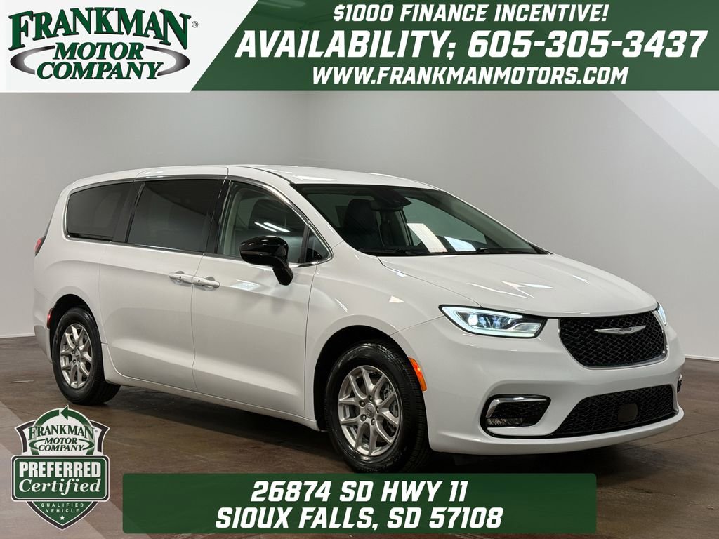 Used 2024 Chrysler Pacifica Touring-L video 1