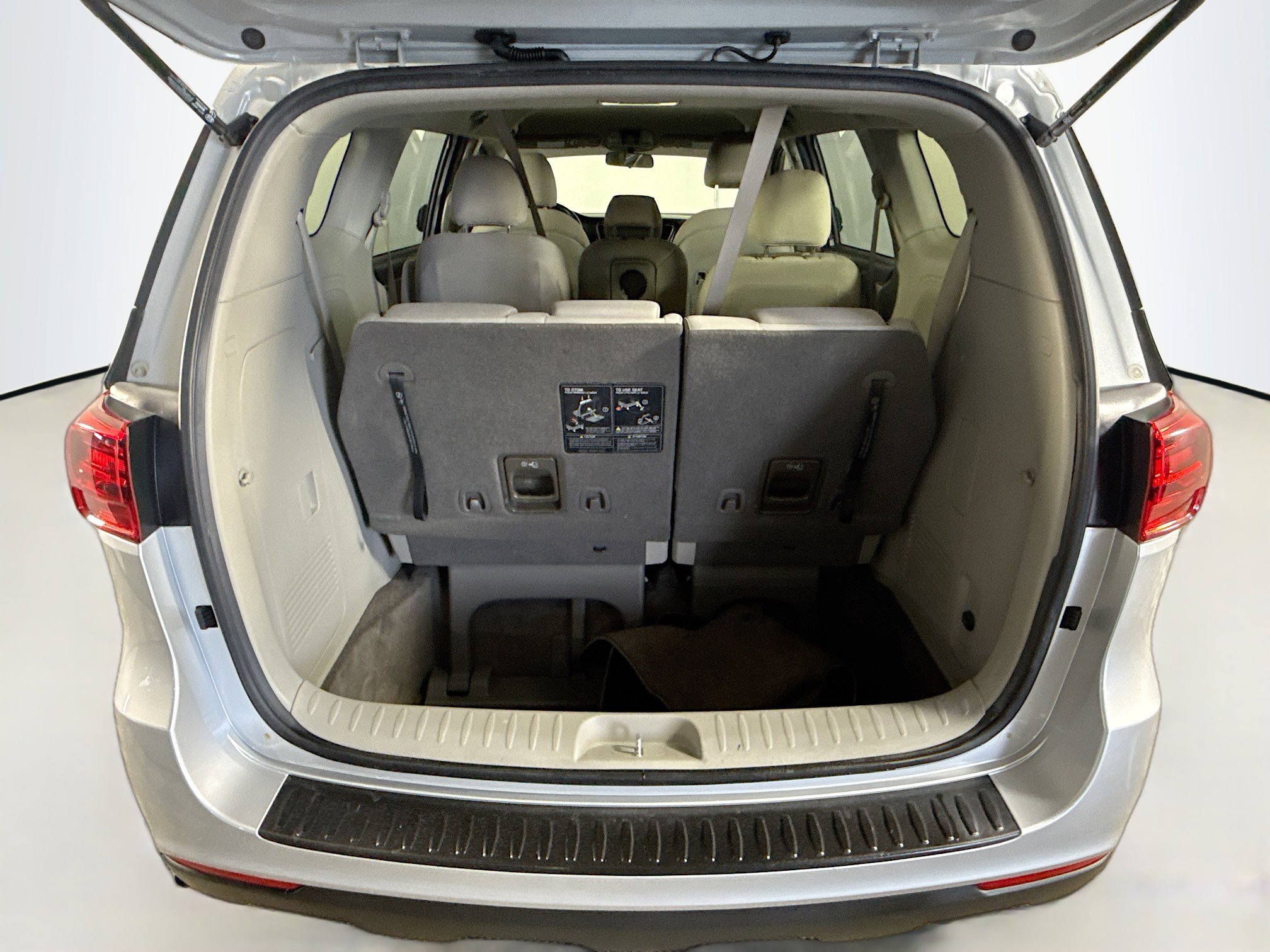 Used 2021 Kia Sedona LX image 32