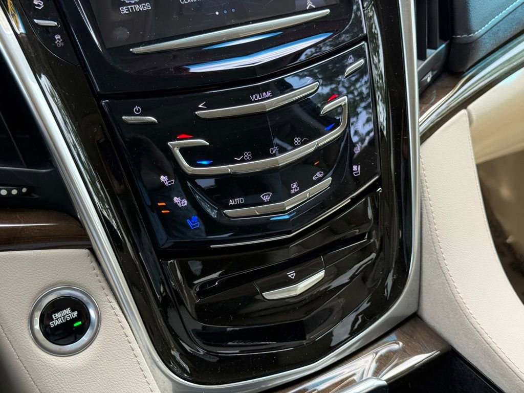 Used 2020 Cadillac Escalade Premium Luxury AWD/4WD image 41