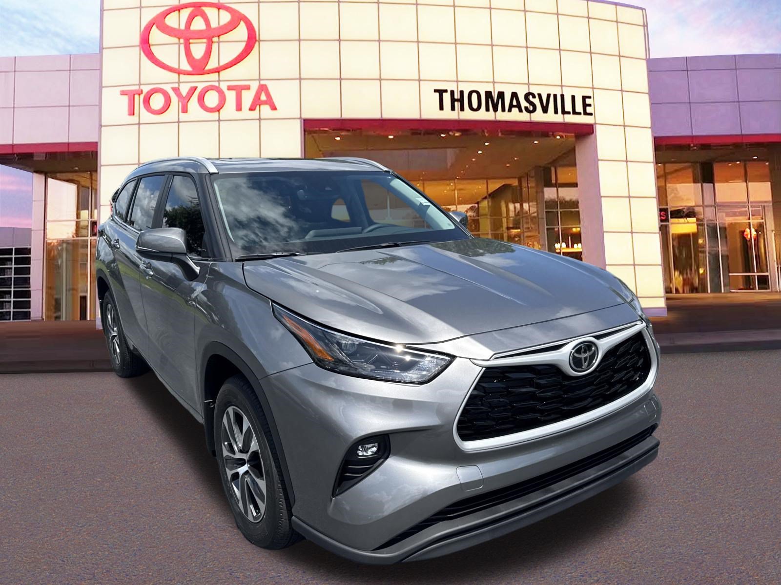 New 2025 Toyota Highlander XLE FWD image 3