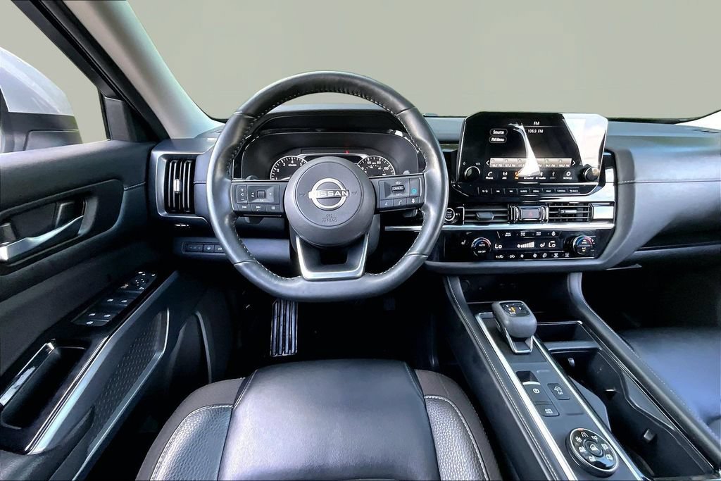 Used 2023 Nissan Pathfinder SL w/ Black Appearance Package AWD/4WD image 10