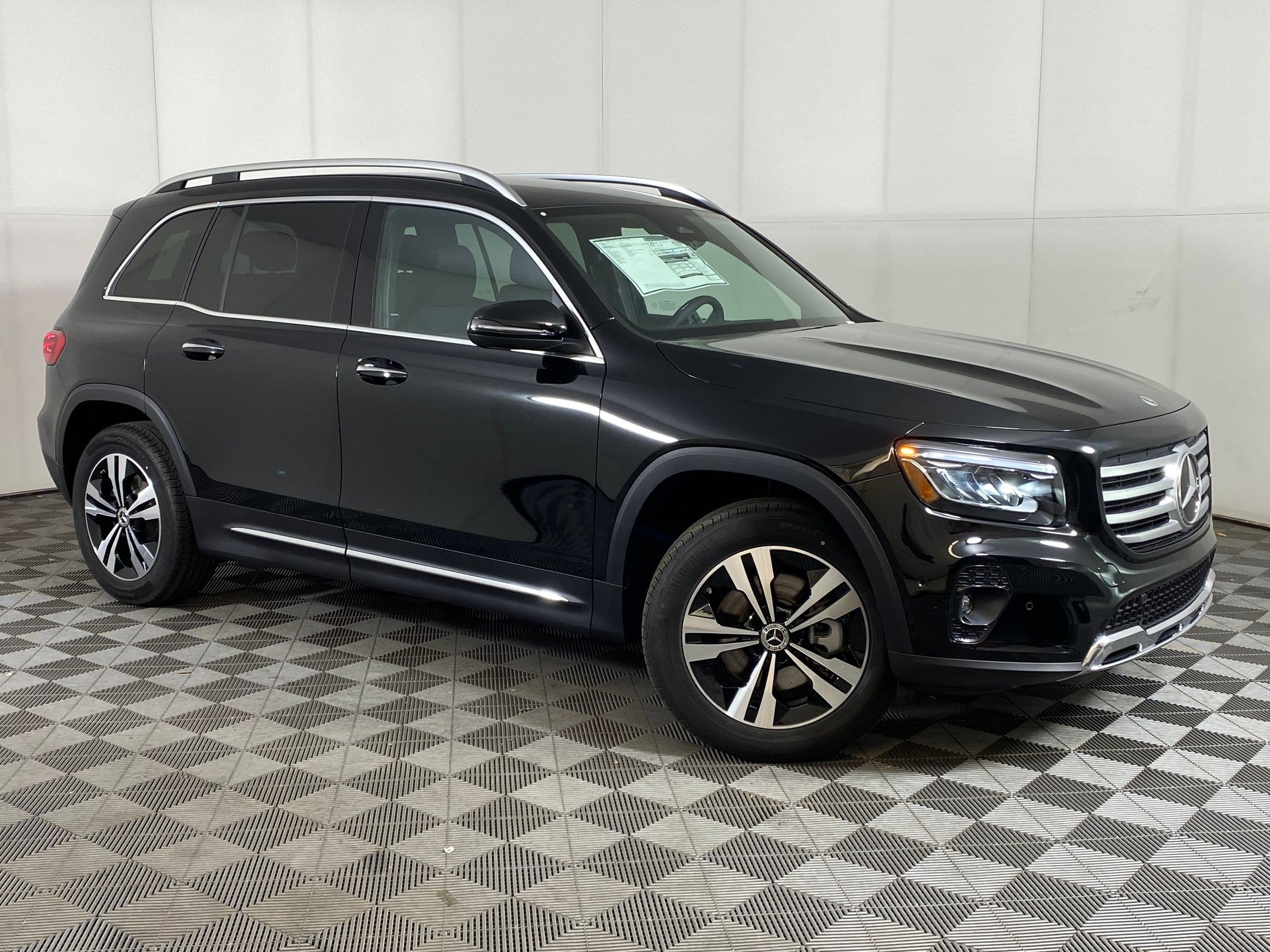 New 2025 Mercedes-Benz GLB 250 4MATIC image 6