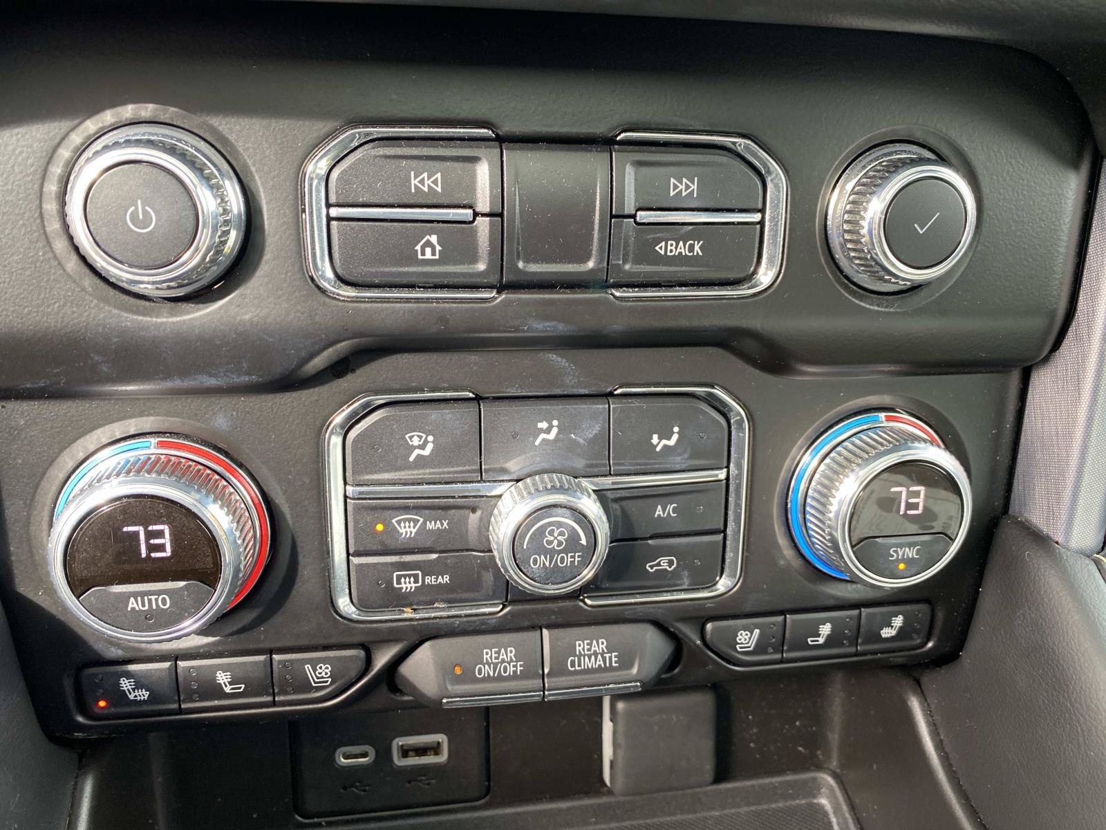 Used 2022 GMC Yukon SLT w/ SLT Premium Package AWD/4WD image 16