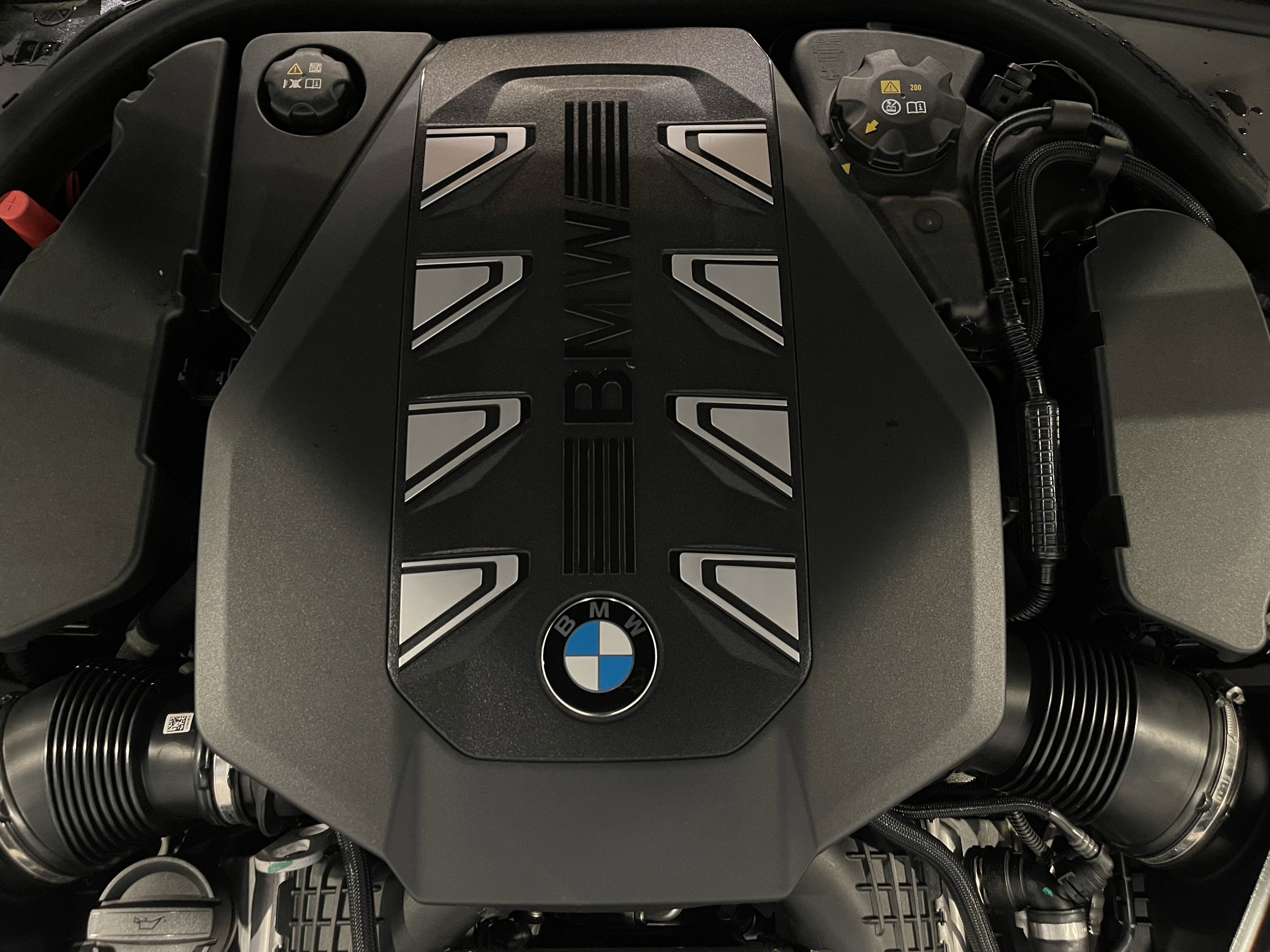 Certified 2024 BMW 760i xDrive w/ Premium Package 2 AWD/4WD image 26