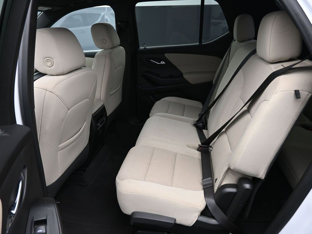 Used 2023 Chevrolet Traverse LS image 13
