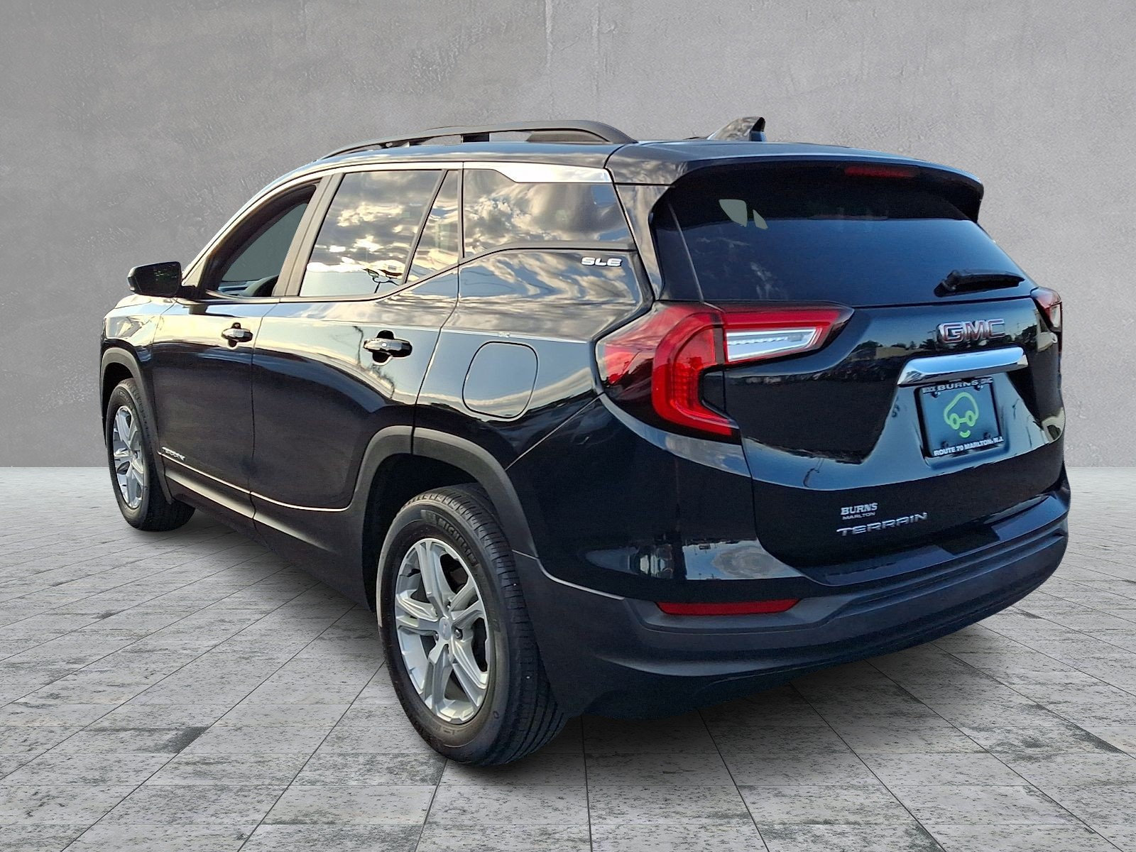 Certified 2022 GMC Terrain SLE w/ Driver Convenience Package FWD image 7
