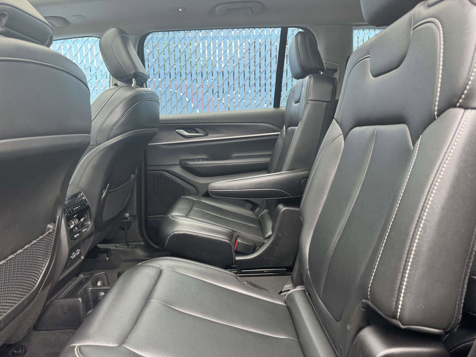 Certified 2023 Jeep Grand Cherokee L Limited AWD/4WD image 14