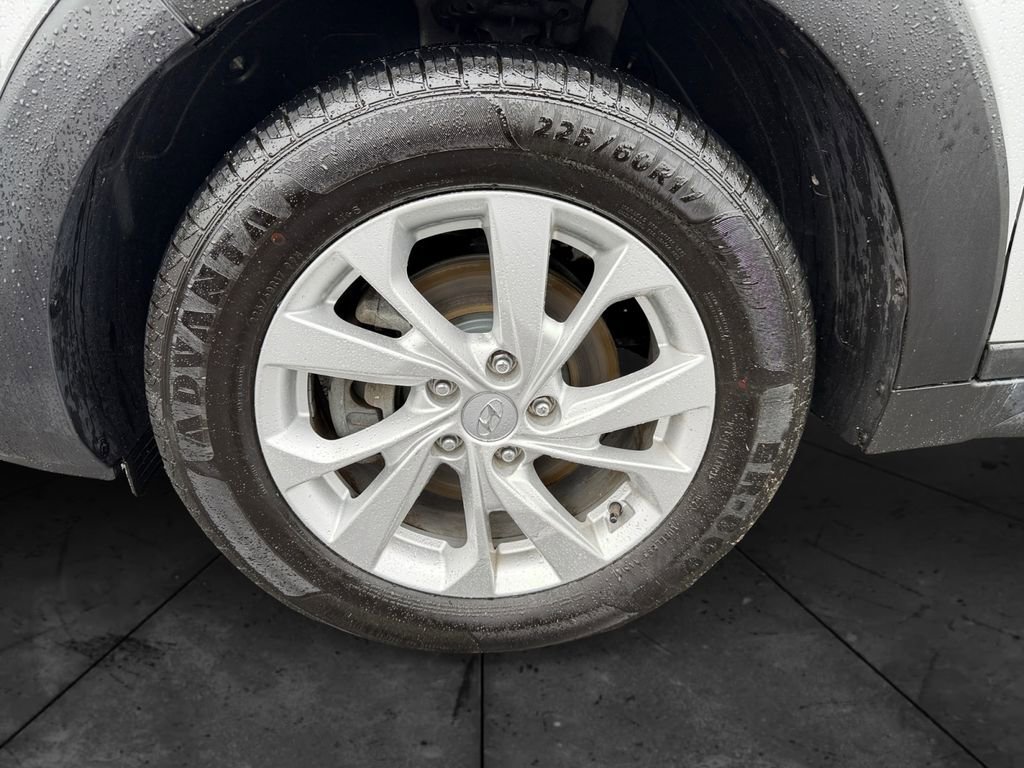 Used 2019 Hyundai Tucson SE image 14