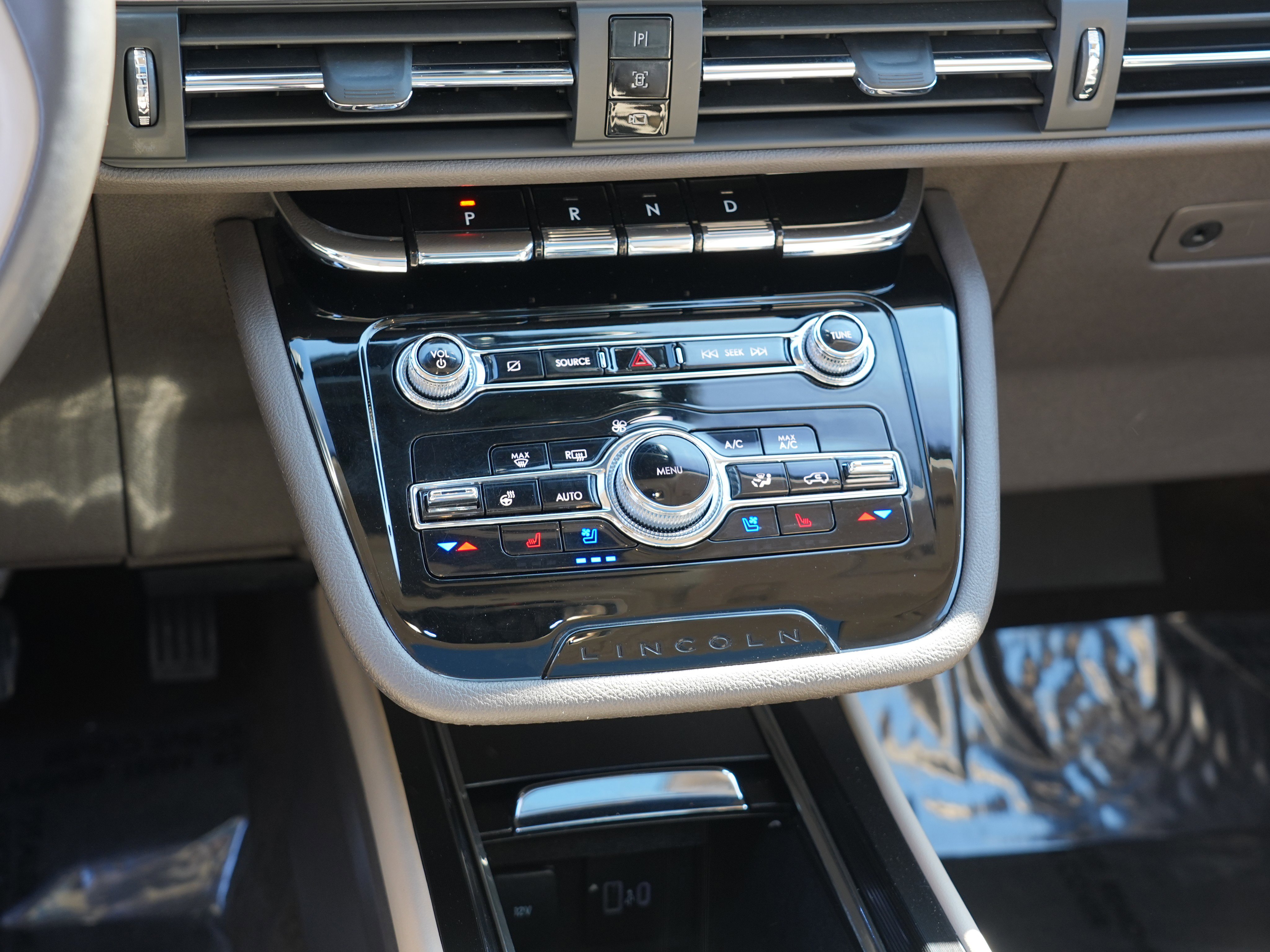 Used 2022 Lincoln Corsair Reserve w/ Elements Package image 28