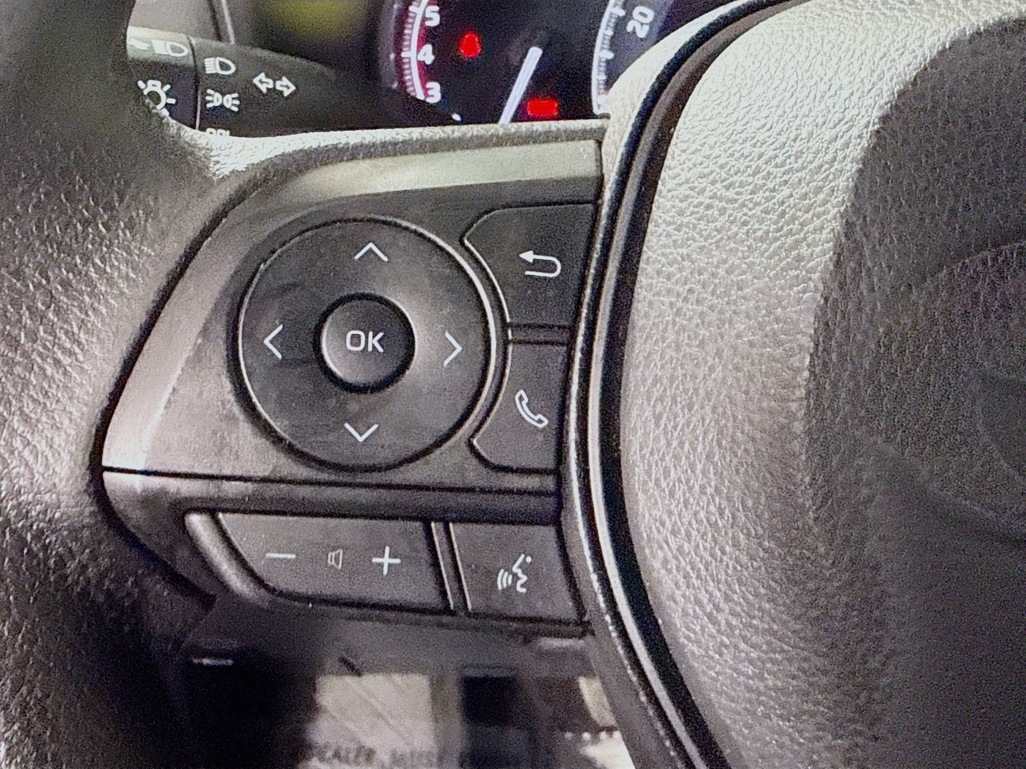 Used 2024 Toyota RAV4 LE FWD image 14