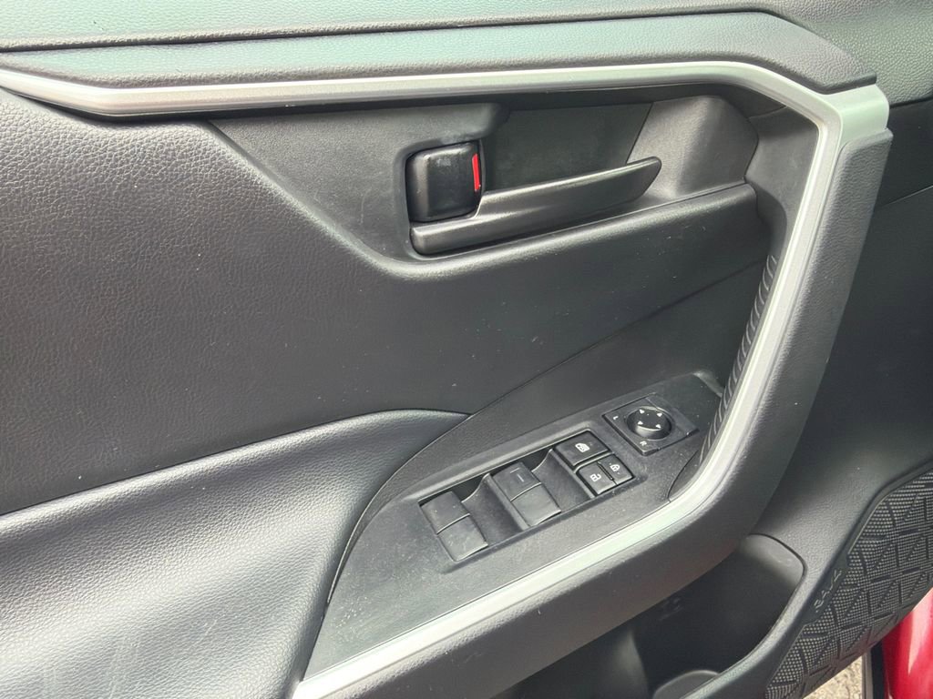 Used 2023 Toyota RAV4 LE image 33