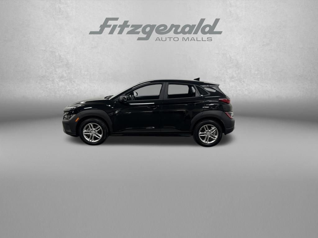 Used 2023 Hyundai Kona SE image 2