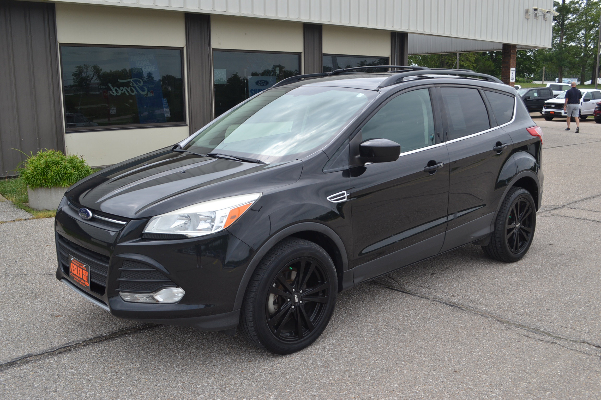 Used 2013 Ford Escape SE FWD image 1