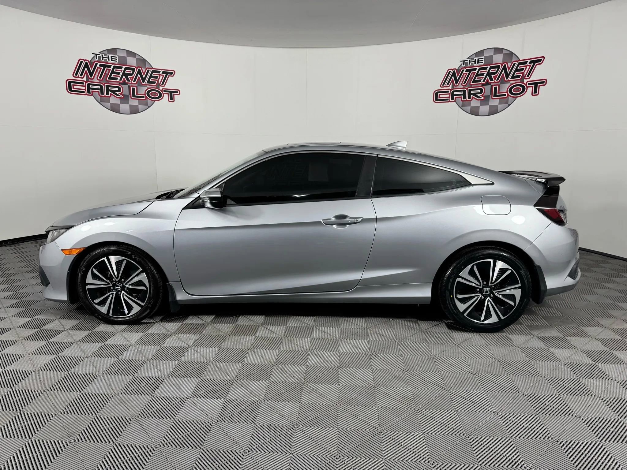 Used 2018 Honda Civic EX-T image 4
