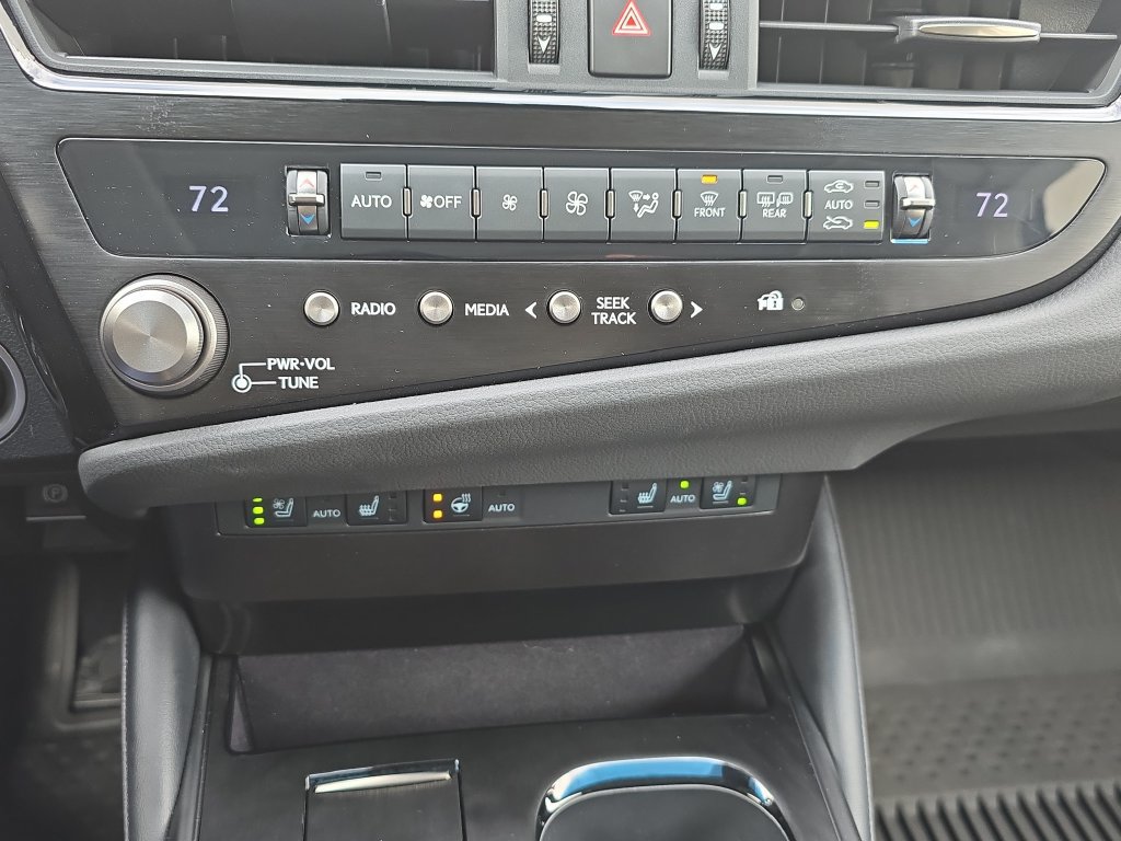 Used 2025 Lexus ES 300h w/ Premium Package FWD image 26