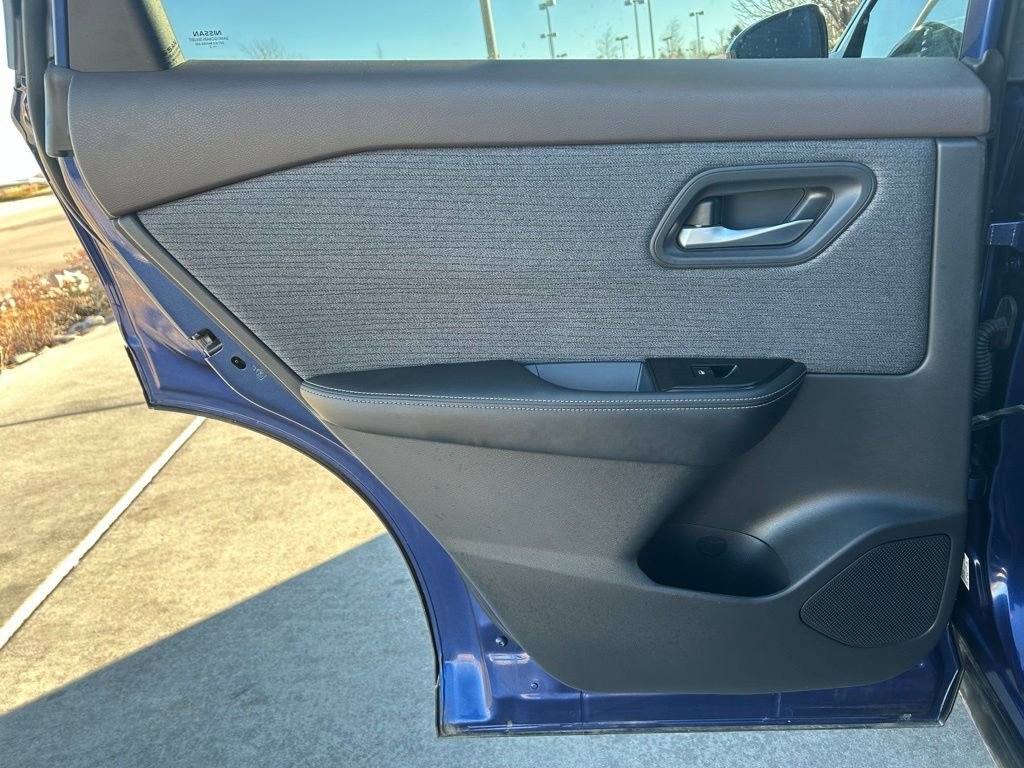 Used 2022 Nissan Rogue SV image 25