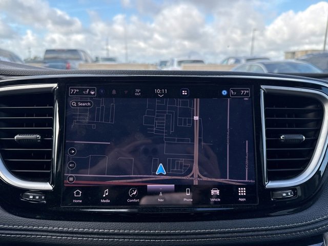 Used 2023 Chrysler Pacifica Limited image 19