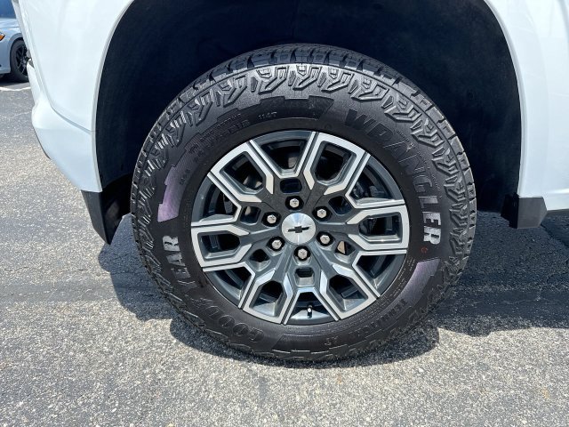 Used 2025 Chevrolet Colorado Z71 AWD/4WD image 10