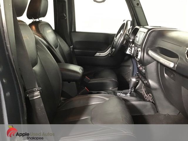 Used 2016 Jeep Wrangler Unlimited Sahara w/ Connectivity Group image 22