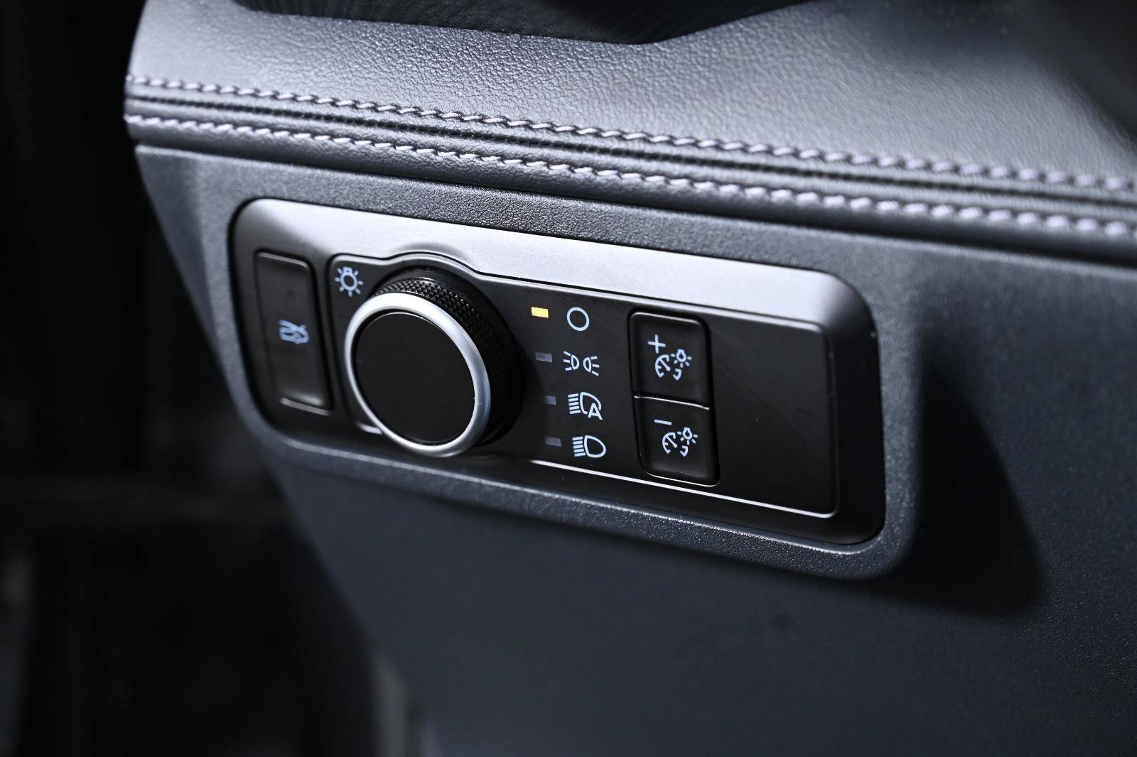 Used 2025 Ford Mustang Premium RWD image 30