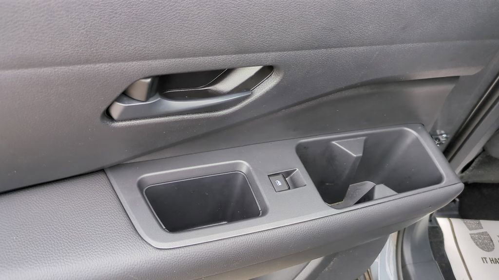Used 2025 Nissan Pathfinder SV FWD image 15
