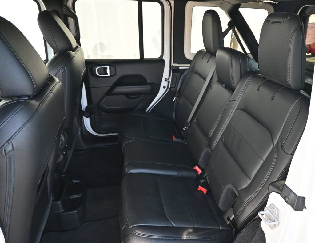 Used 2022 Jeep Wrangler Unlimited Sahara AWD/4WD image 22