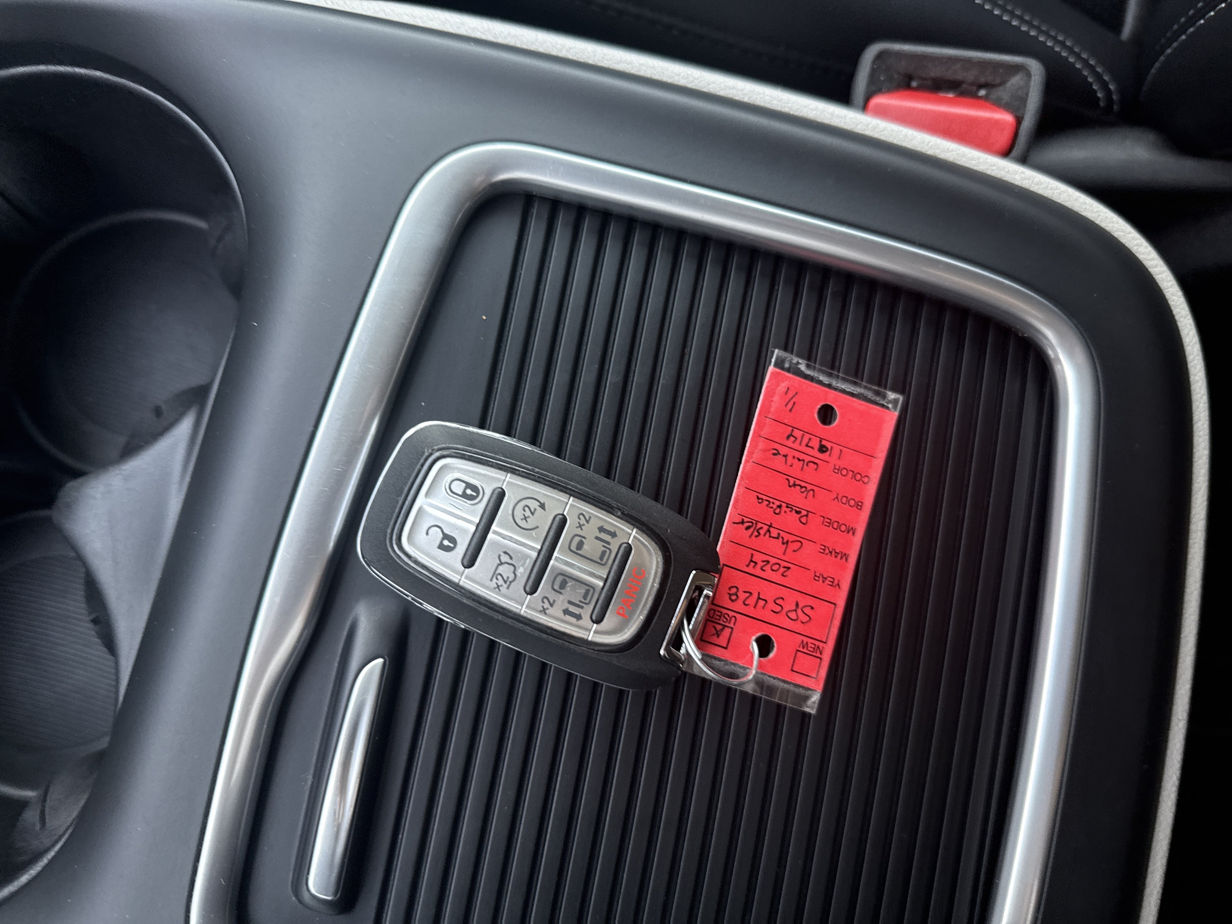 Used 2024 Chrysler Pacifica Touring-L FWD image 30