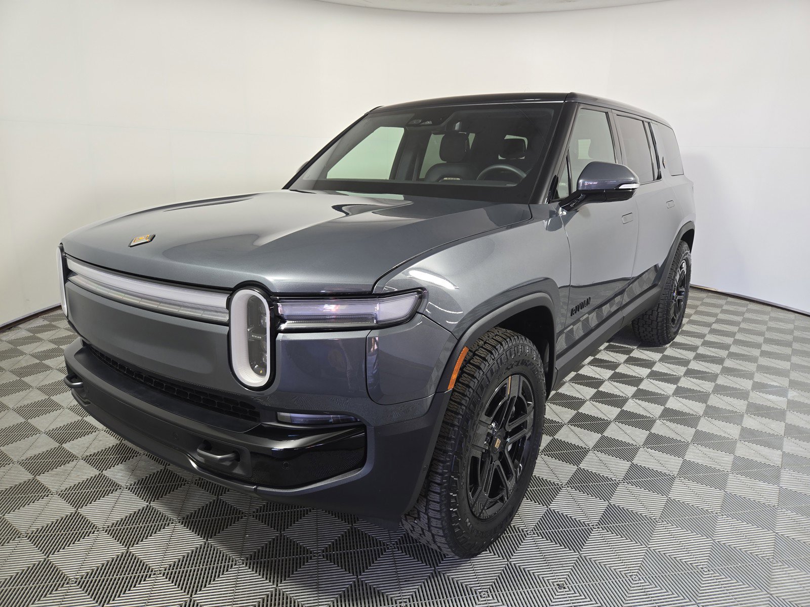 Used 2025 Rivian R1S Adventure