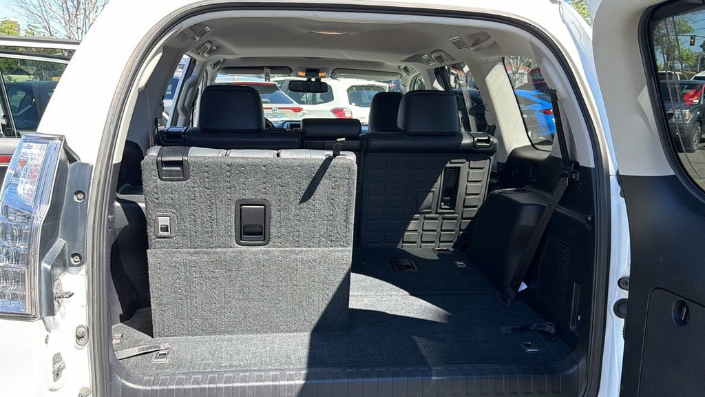 Used 2017 Lexus GX 460 Premium w/ Premium Package image 12