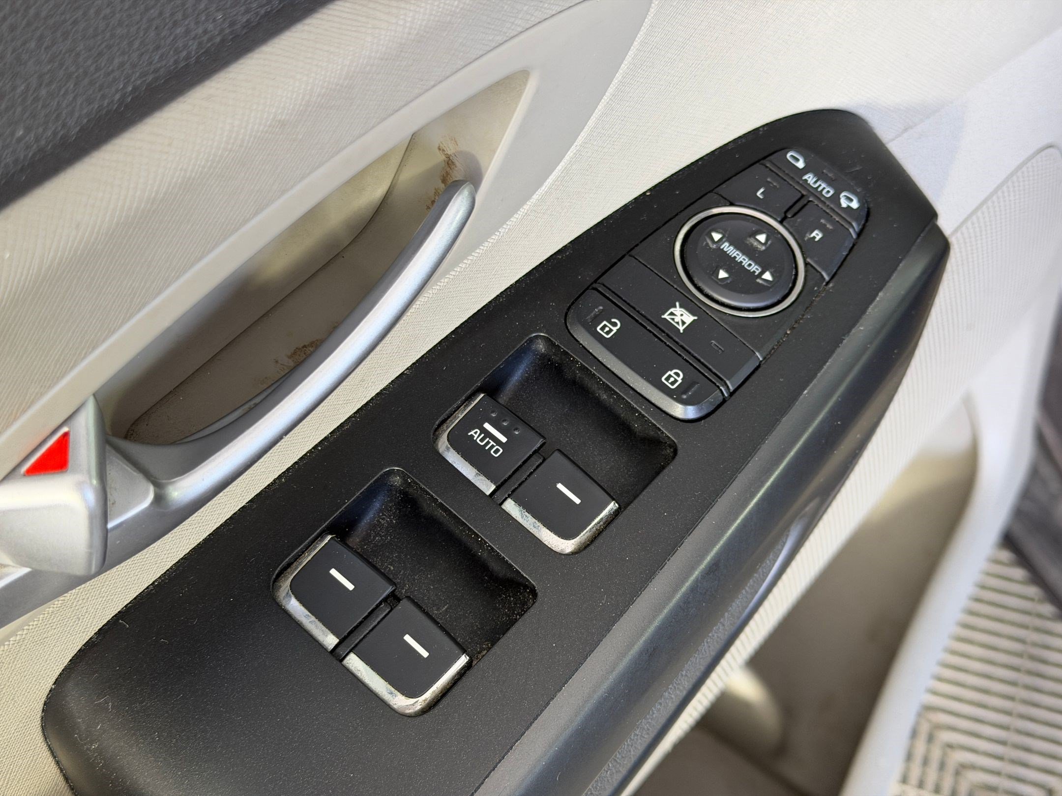 Used 2017 Kia Sedona LX w/ LX Essentials Premium Package FWD image 26