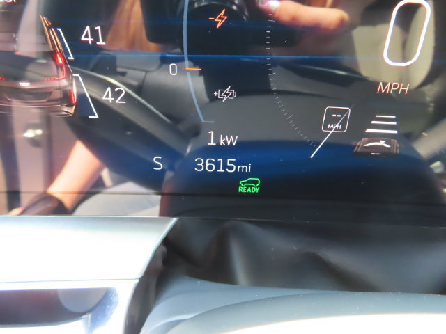 Certified 2024 Cadillac Lyriq Luxury AWD/4WD image 21