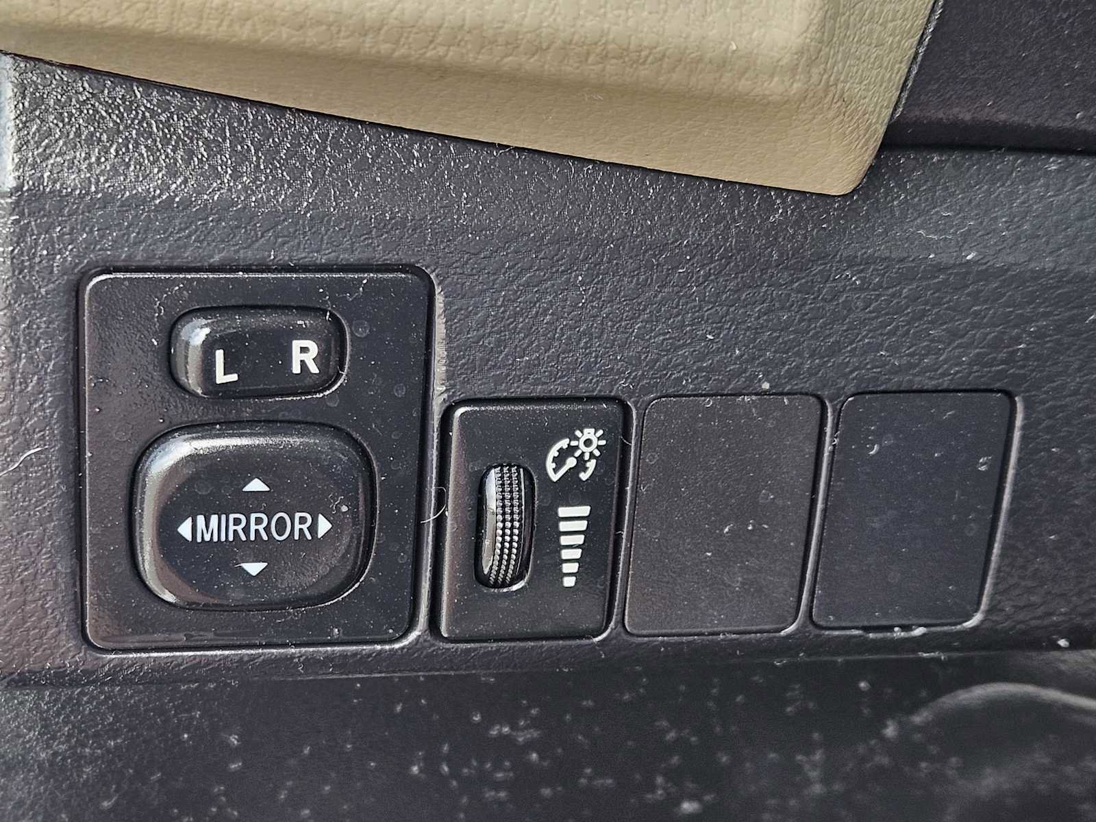 Used 2014 Toyota Corolla LE image 22