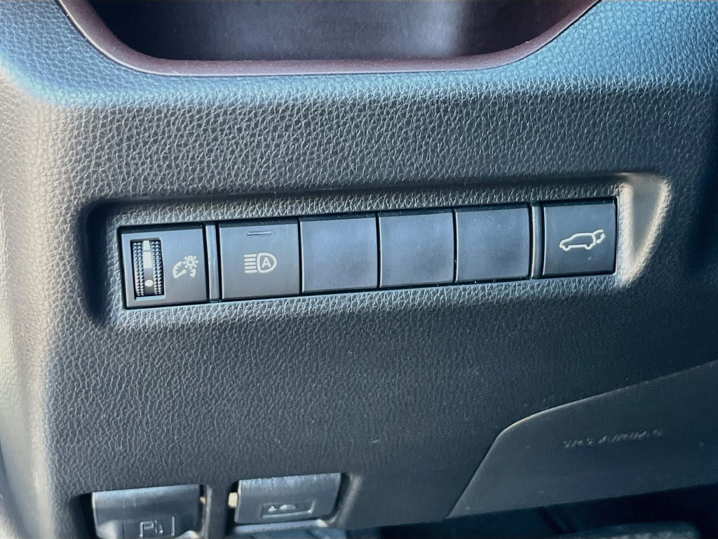 Used 2021 Toyota RAV4 Limited FWD image 20