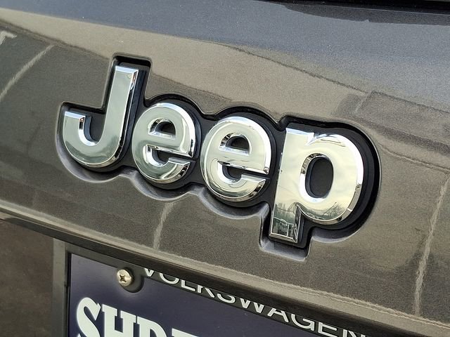 Used 2021 Jeep Grand Cherokee Laredo AWD/4WD image 30