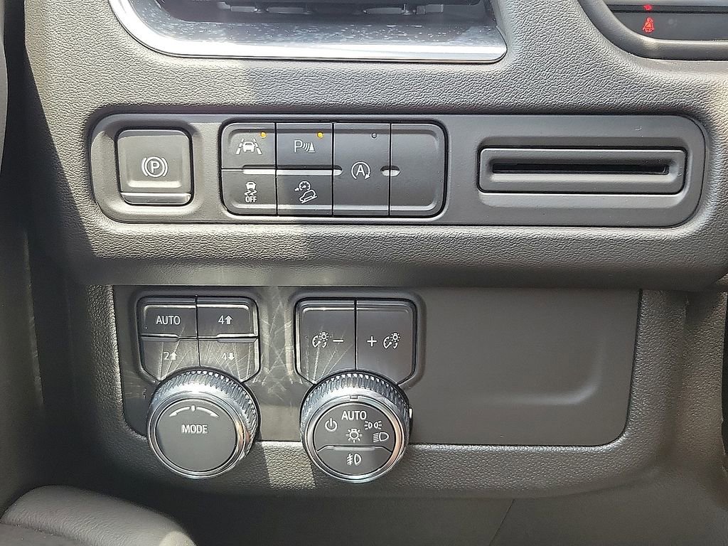 Used 2024 GMC Yukon AT4 AWD/4WD image 13