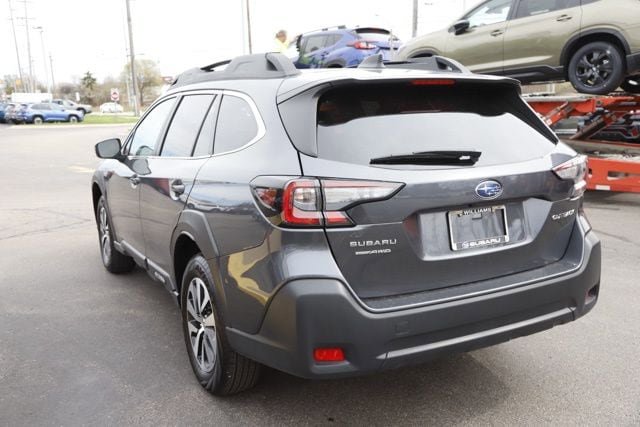 Used 2025 Subaru Outback Premium AWD/4WD image 9